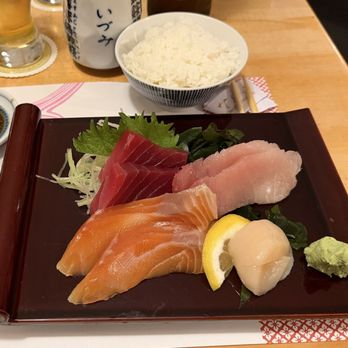 Izumi - Sashimi half of the Sashimi & Tempura combo. - Sushi Bars Near Me - Kirkland, Washington