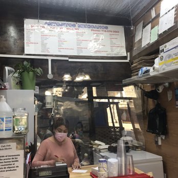 Antojitos mexicanos - a woman behind the counter - Mexican Near Me - Brooklyn, New York