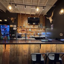 Blue Ox Axe Throwing - Oregon City - Bar with lots to offer.