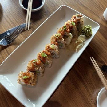 Memoir - Spicy Tuna Maki* (8 Pcs) - American Near Me - Omaha, Nebraska