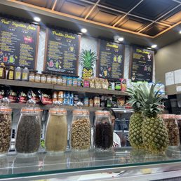 Smoothie, açaí bowl and juice bar. Super clean and fresh! Smoothie, açaí bowl and juice bar. Super clean and fresh!