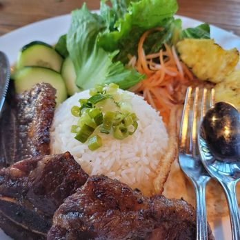 Que Viet - Com tam (broken rice) with lemongrass short ribs - Vietnamese Near Me - San Francisco, California Que Viet - Com tam (broken rice) with lemongrass short ribs - Vietnamese Near Me - San Francisco, California