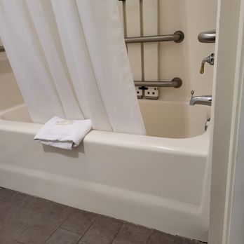 Quality Inn - No roll in shower - Hotels Near Me - Crestview, Florida Quality Inn - No roll in shower - Hotels Near Me - Crestview, Florida