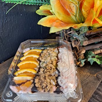 Diamond center - a clear plastic container with a variety of food in it - Coffee & Tea Near Me - Dallas, Texas