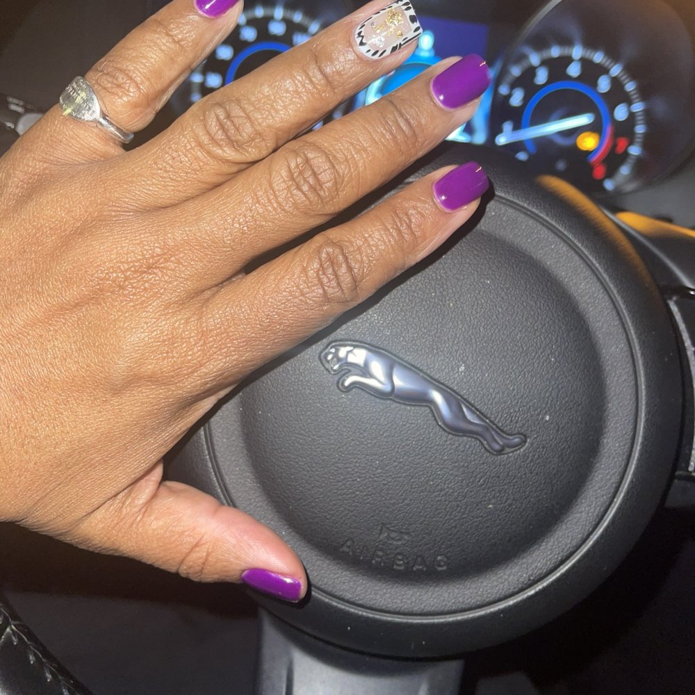 Glitter Nail Salon - Nails still looking good - Nail Salons Near Me - Oak Park, Illinois Glitter Nail Salon - Nails still looking good - Nail Salons Near Me - Oak Park, Illinois