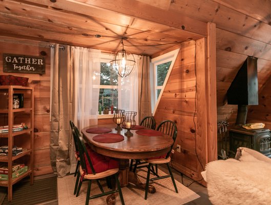 NW Comfy Cabins Vacation Rentals by null