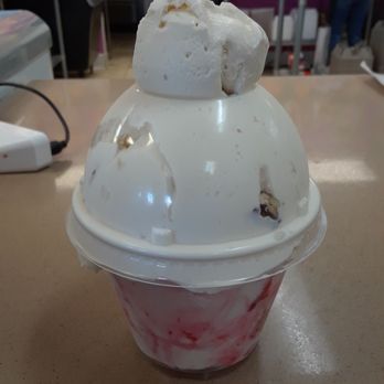 La Michoacana De Oxnard - Yummy ice cream.  One scoop of Nuez and one scoop of Fresa de Crema. - Ice Cream & Frozen Yogurt Near Me - Oxnard, California