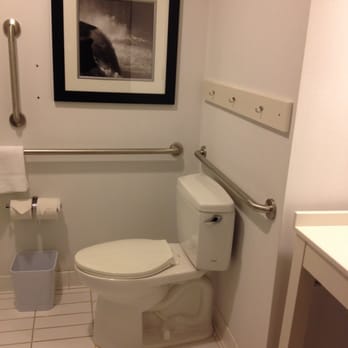 Four Points by Sheraton Niagara Falls - Washroom (Room 131) - Hotels Near Me - Niagara Falls, New York Four Points by Sheraton Niagara Falls - Washroom (Room 131) - Hotels Near Me - Niagara Falls, New York