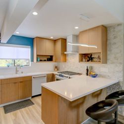 Silicon Valley Cabinets - Beautiful, durable kitchen cabinets to last a lifetime. Made in Santa Cruz since 1995