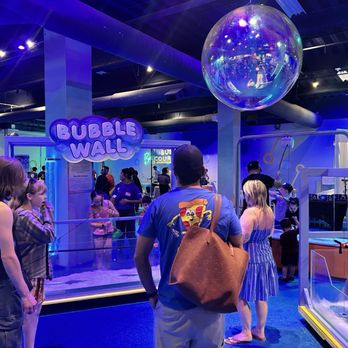 Discovery Cube Orange County - Bubble wall - Children's Museums Near Me - Santa Ana, California