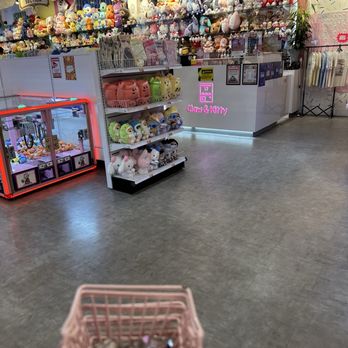 Claw & Kitty - Arcades Near Me - Markham, Ontario