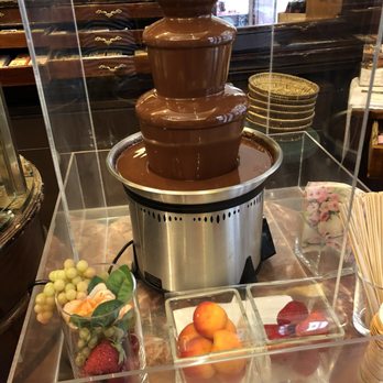 Leschanz - Fondue inside the store - Souvenir Shops Near Me - Vienna, 9