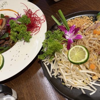 One Waan Thai - Lemongrass Angus Beef and Pad Thai chicken - Thai Near Me - San Francisco, California One Waan Thai - Lemongrass Angus Beef and Pad Thai chicken - Thai Near Me - San Francisco, California