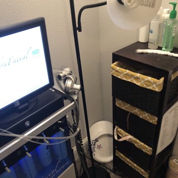 Pura Vida Waco Day Spa - Paper plates? Lack of a professional lamp - Hair Salons Near Me - Waco, Texas