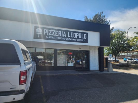 Pizzeria Leopold by null