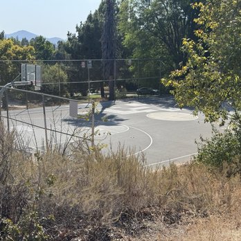 Porter Ridge Park - There's a basketball court slightly uphill from the playground part of the park. - Parks Near Me - Los Angeles, California