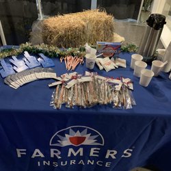 Farmers Insurance- Bryan Hess - Fun times at the holiday stroll