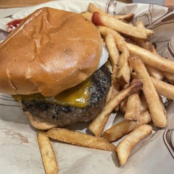 Cheddar's Scratch Kitchen - Bacon Cheeseburger - Comfort Food Near Me - Kissimmee, Florida