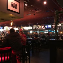Marlow's Tavern - Sunday night and the place is real busy!