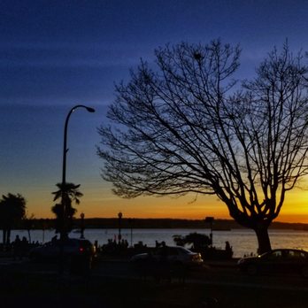English Bay Beach Park - Sunset on a spring day - Parks Near Me - Vancouver, British Columbia English Bay Beach Park - Sunset on a spring day - Parks Near Me - Vancouver, British Columbia