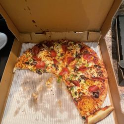 DeCheco's Pizzeria - Deluxe large pizza