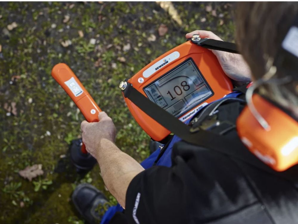 Slide of Leonards 24 Hour Service