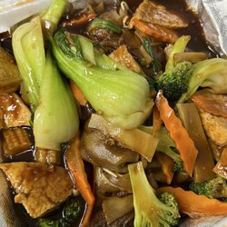 Rice noodles with fried tofu and Chinese vegetables