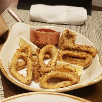 Tavola - FRIED CALAMARI Covered with a crispy crust, served with our marinara sauce - Italian Near Me - Cancún, ROO Tavola - FRIED CALAMARI Covered with a crispy crust, served with our marinara sauce - Italian Near Me - Cancún, ROO