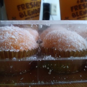 Hui Lau Shan - Close up of Mango Mochi (C1). - Desserts Near Me - Berkeley, California