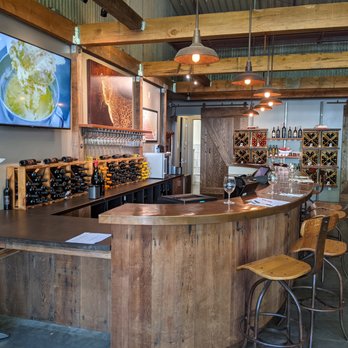 Williamson Wines - Wine Tasting Room Near Me - Healdsburg, California Williamson Wines - Wine Tasting Room Near Me - Healdsburg, California