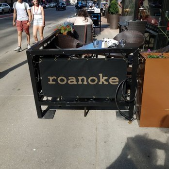 Roanoke - Outside eating area - Cocktail Bars Near Me - Chicago, Illinois