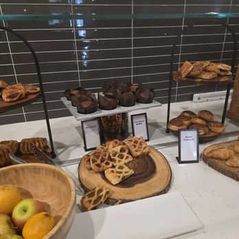 CAVU Kitchen Bar - Bars Near Me - Richmond, British Columbia