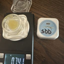 Their fake "live rosin" which is live resin. Not even 1g Their fake "live rosin" which is live resin. Not even 1g