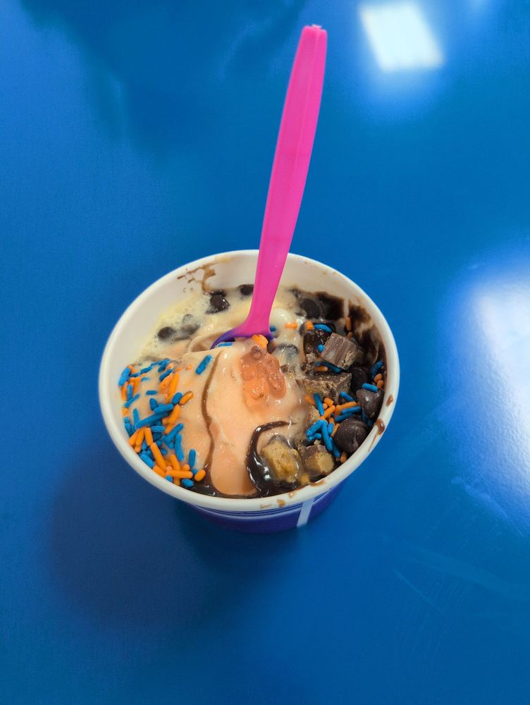 Sweet Swirls Creamery Logo