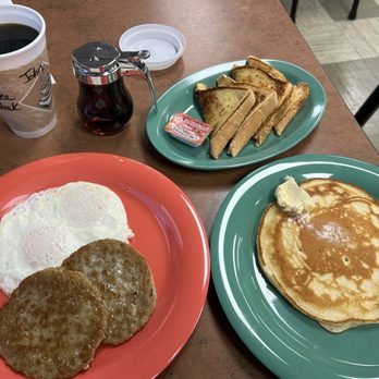 Tia’s 2 Restaurant - Great breakfasts - Comfort Food Near Me - Morristown, Indiana Tia’s 2 Restaurant - Great breakfasts - Comfort Food Near Me - Morristown, Indiana
