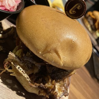 The Chocolatier - Pulled pork sandwich with chocolate bbq sauce - New American Near Me - Hershey, Pennsylvania The Chocolatier - Pulled pork sandwich with chocolate bbq sauce - New American Near Me - Hershey, Pennsylvania