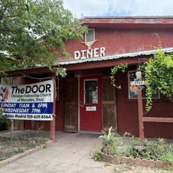 Anacuitas BBQ Smokehouse - Diner has ac and clean restroom.