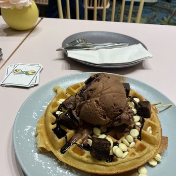 Demetres Downtown Markham - Tongue depressor - Desserts Near Me - Markham, Ontario