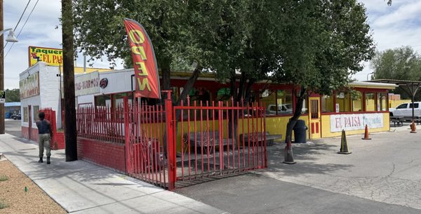 El Paisa Taqueria by null