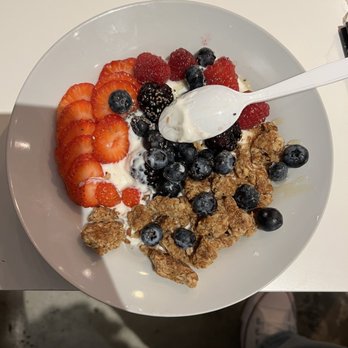 Pourfavor - Berry Bowl - Coffee & Tea Near Me - Virginia Beach, Virginia