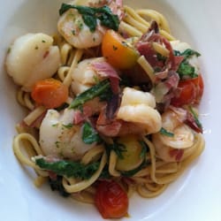 Shanikas - Linguine Van Exan
Prawns, scallops, prosciutto, cherry tomatos, chilli, garlic, rocket & handmade linguine, delicious! $31.95