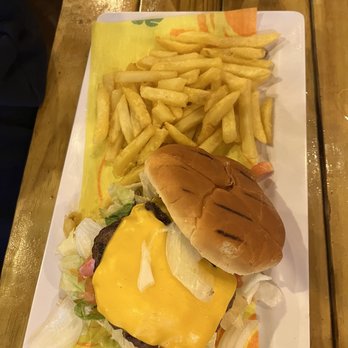 La Picadera Bar & Restaurant - Burger meh - Puerto Rican Near Me - San Juan, Puerto Rico