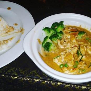 Rutherford Thai - Peanut curry with chicken .. My fav!!! - Thai Near Me - Rutherfordton, North Carolina