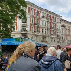 Lesbisch-Schwules Stadtfest - Walking and chatting around.