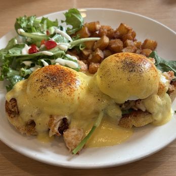 Aloha Kitchen - Lobster Benedict - Breakfast & Brunch Near Me - Honolulu, Hawaii