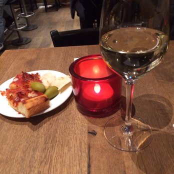Incontro - Gratis (complimentary) slices of cheese, focaccia & olive - Cafes Near Me - Zürich, ZH