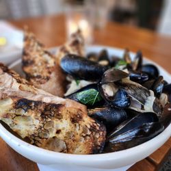 Sixty Vines - Las Olas - Mussels