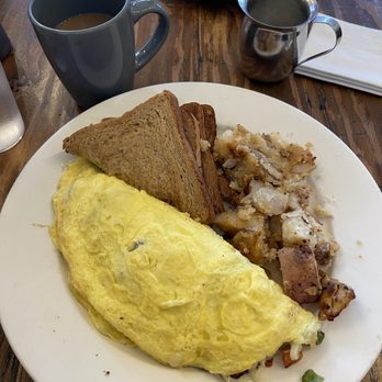 Blue Moon Grill - Mediterranean Omelette - Breakfast & Brunch Near Me - Wakefield, Massachusetts