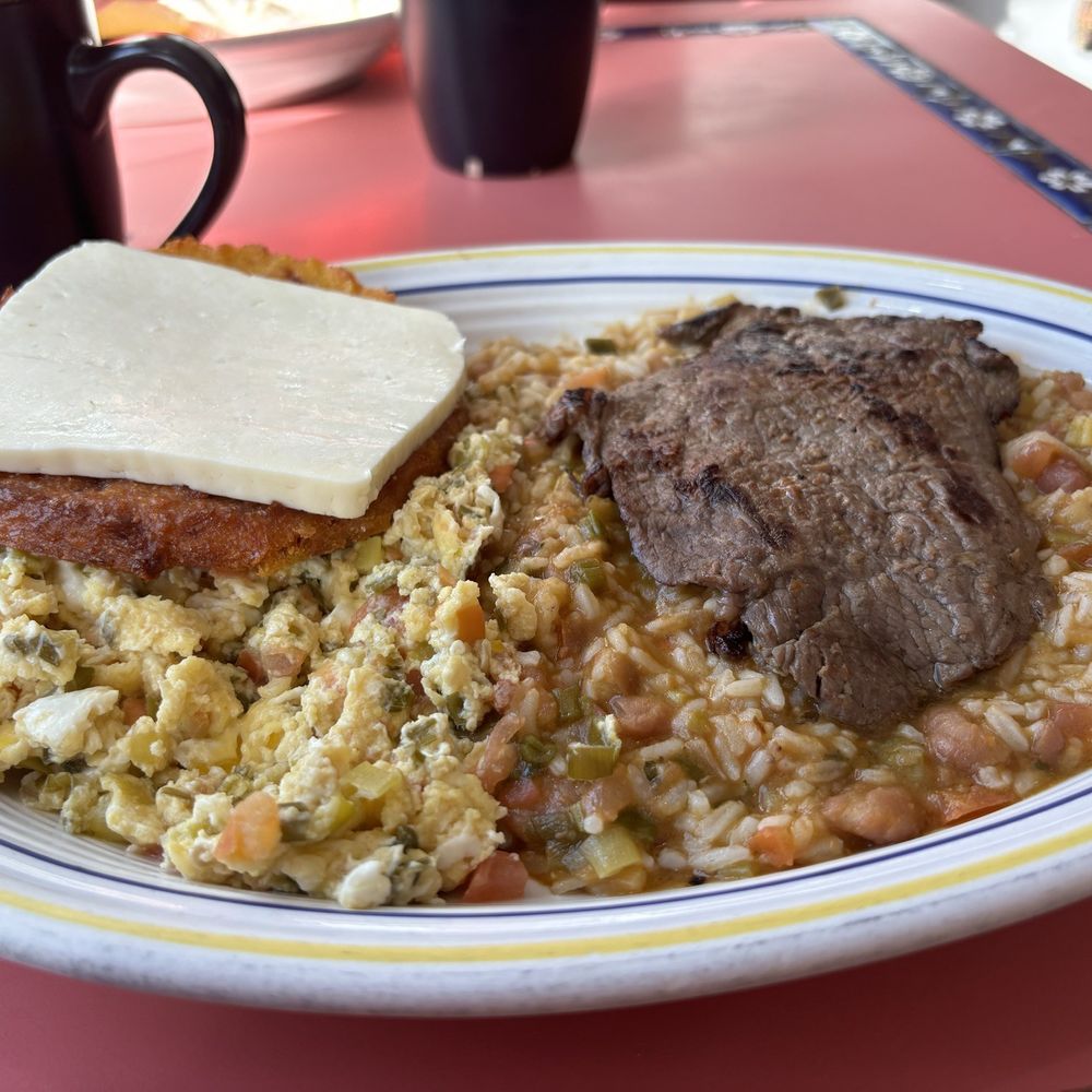 Los Parceros Restaurant - Calentado colombiano - Colombian Near Me - Wallingford, Connecticut