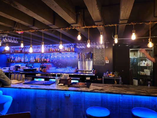 Sonder & Dram by null